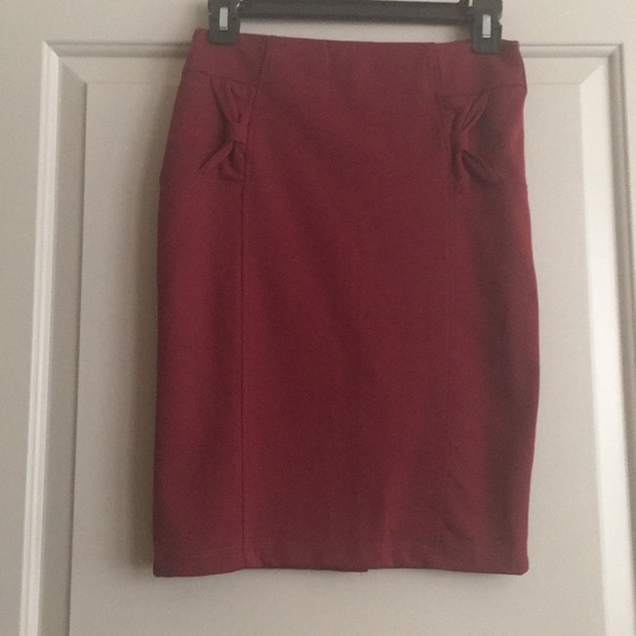 Wine color pencil skirt - Picture 2 of 4